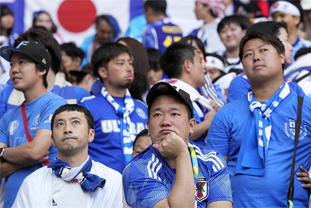 日本观众 卡塔尔世足赛，日本向球迷道歉！晋级要看「这条件」